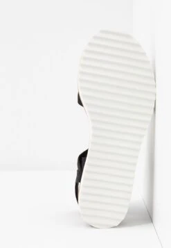 Skechers Desert Kiss - Sandalen Met Sleehak - Black -Skechers Schoen f2782e5fd42643508034e911a1dfc326